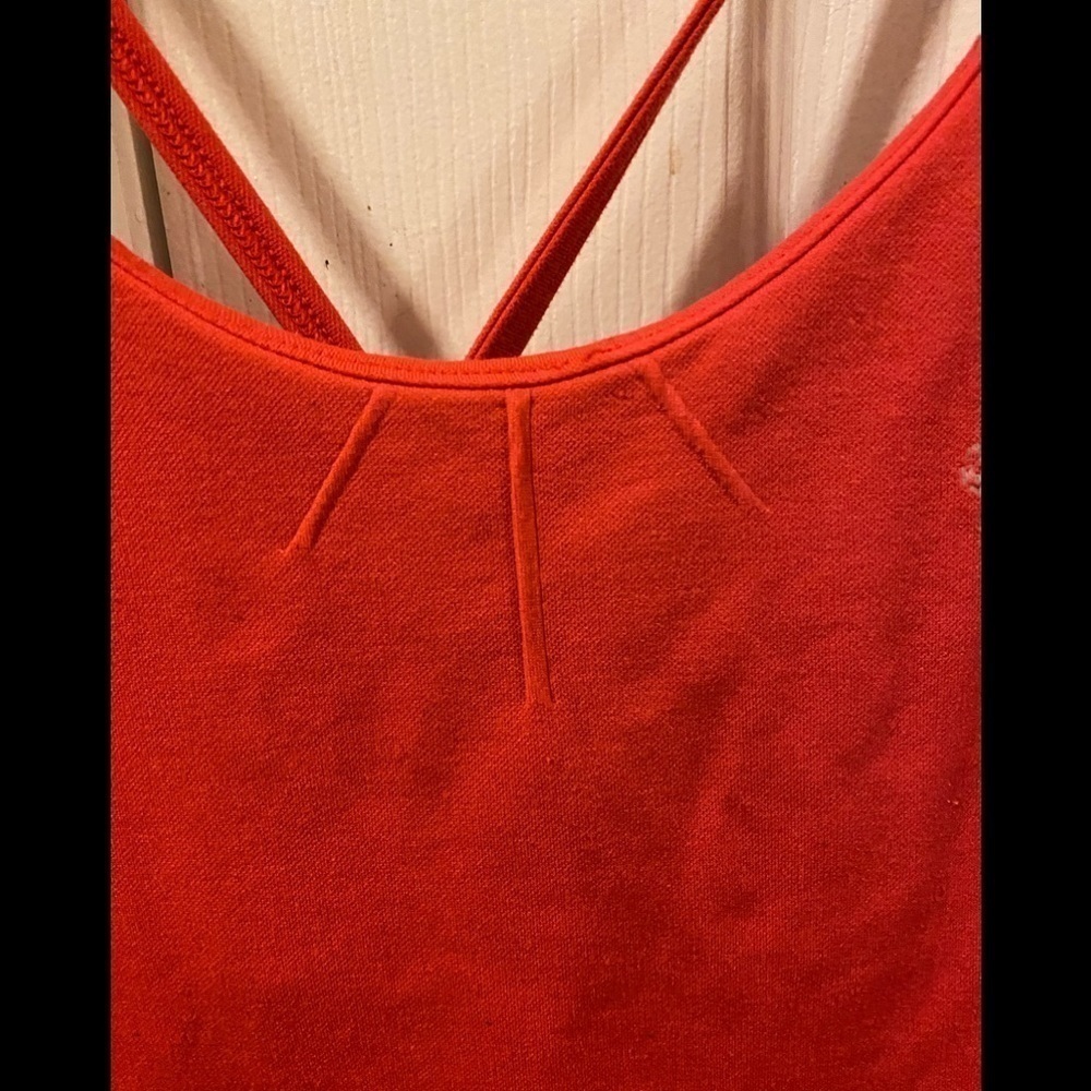 Reebok, Size M, breathable tank top, nice print design. Awesome vivid color. - Picture 7 of 13